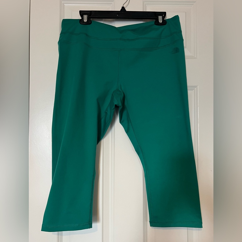 EUC The North Face capri work out leggings. Size XL.
